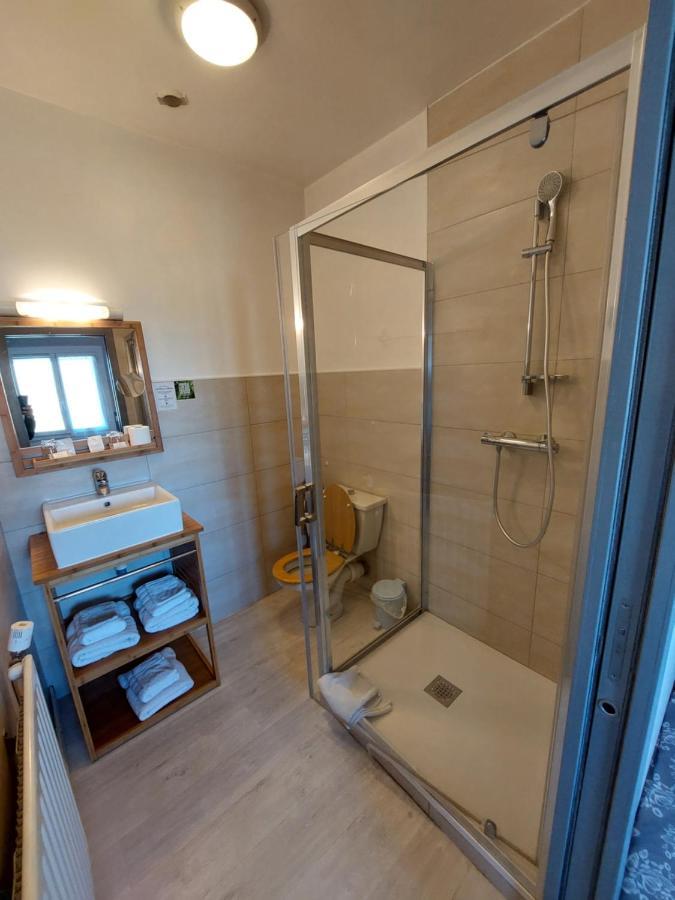 L'Accent - Hotel 2 Etoiles Et Restaurant - Logis Hotels Astaffort Bagian luar foto